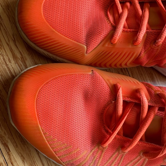 New Balance tenis shoes Bright Orange Sneakers with Black Details